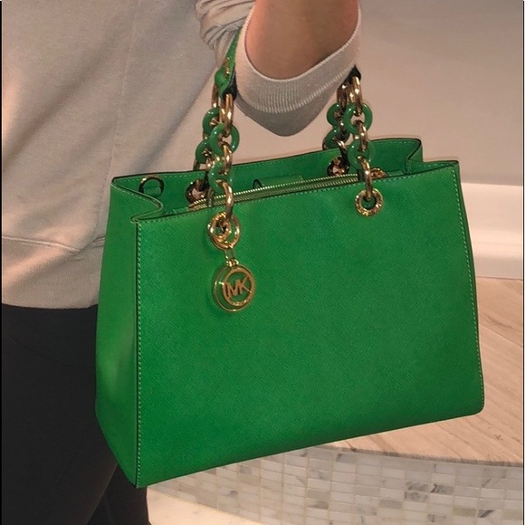 Michael Kors Handbags - Authentic Michael Kors all leather Cynthia tote!